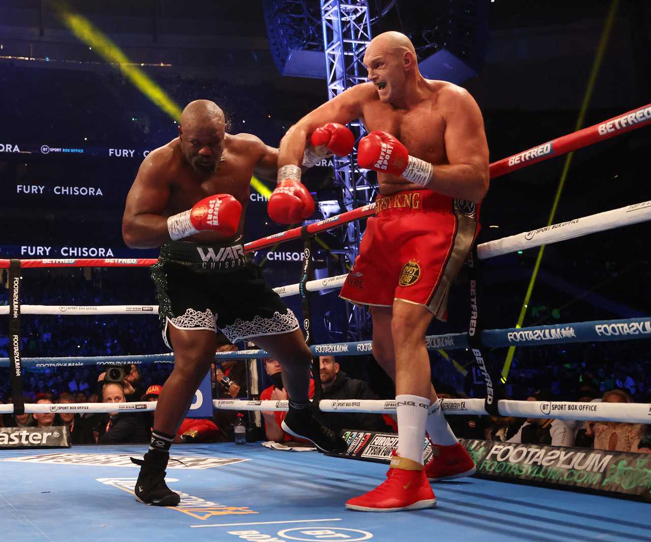 Tyson Fury FINDS Derek Chisora in the tenth round, to set up Oleksandr Usyk's world title unification fight