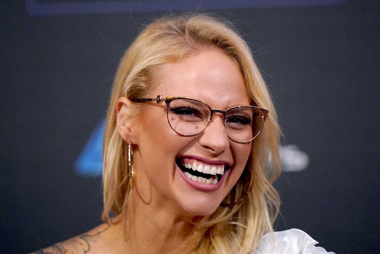 Ebanie Bridges, a boxing star, reacts to a throwback snap taunt and admits that she can't wait for her fat loss