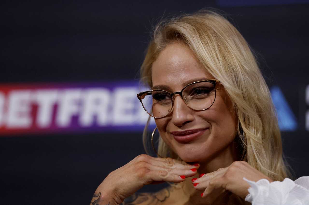 Ebanie Bridges, a boxing star, reacts to a throwback snap taunt and admits that she can't wait for her fat loss