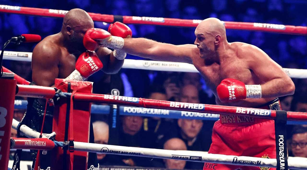 After receiving brutal body shots by Derek Chisora, Tyson Fury displays a nasty bruised waist