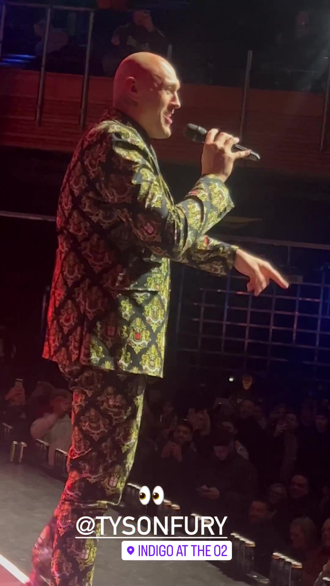 Watch Tyson Fury encouraging crowd to sing taunts towards Anthony Joshua and Oleksandr Uzyk during Afterparty tour of London