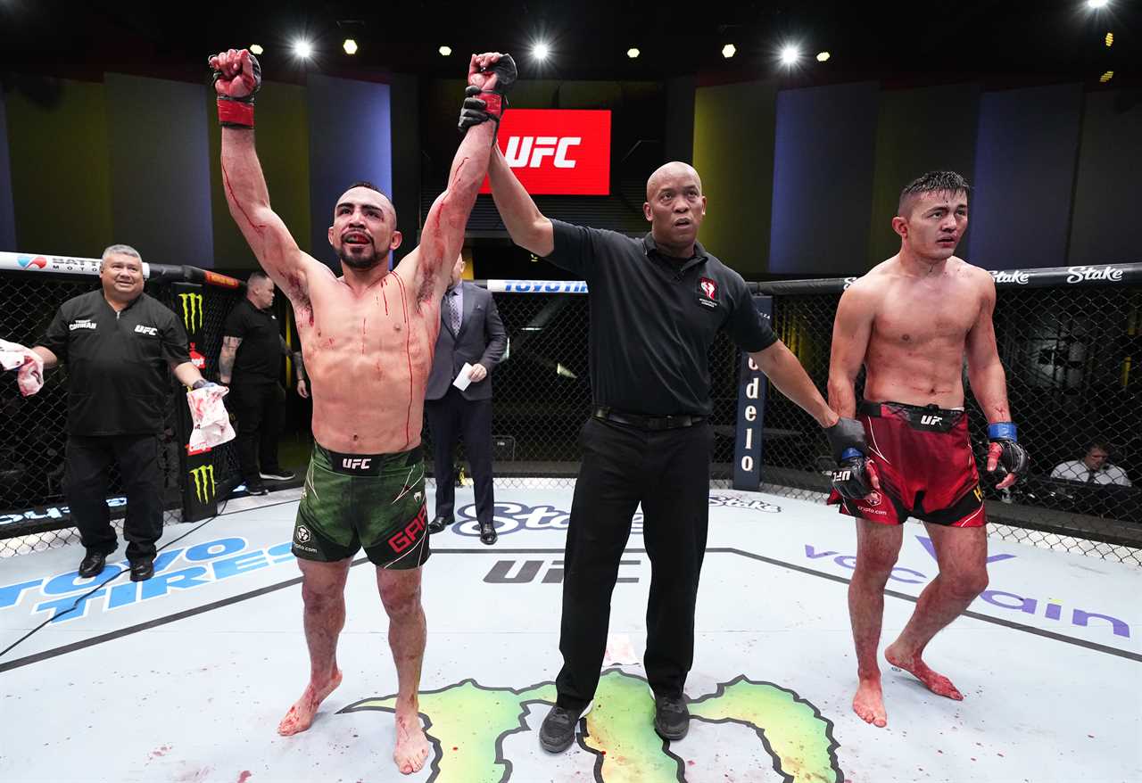 UFC fighter Garcia cuts an artery in his head during a fight, but still wins. It takes 2 hours for the medics to stop bleeding in horror scenes.