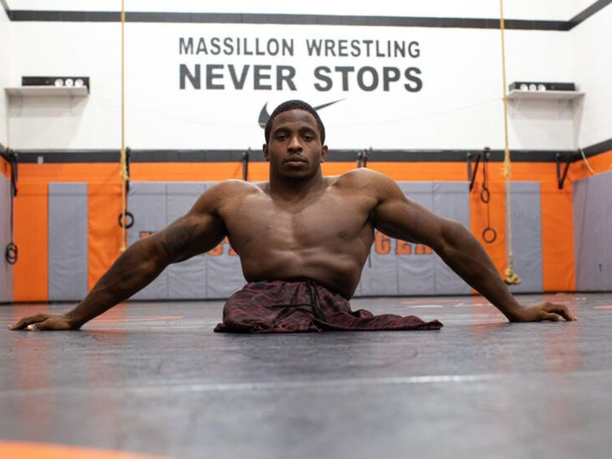 Zion Clark, a MMA fighter who was born without legs, wins his first fight after overcoming a strong opponent.