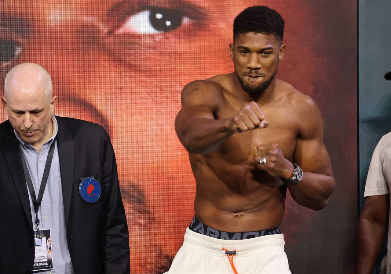 Deontay Wilder's coach says that Anthony Joshua will face Deontay Wilder NEXT. He also said Brit would be in trouble if he signed the contract.
