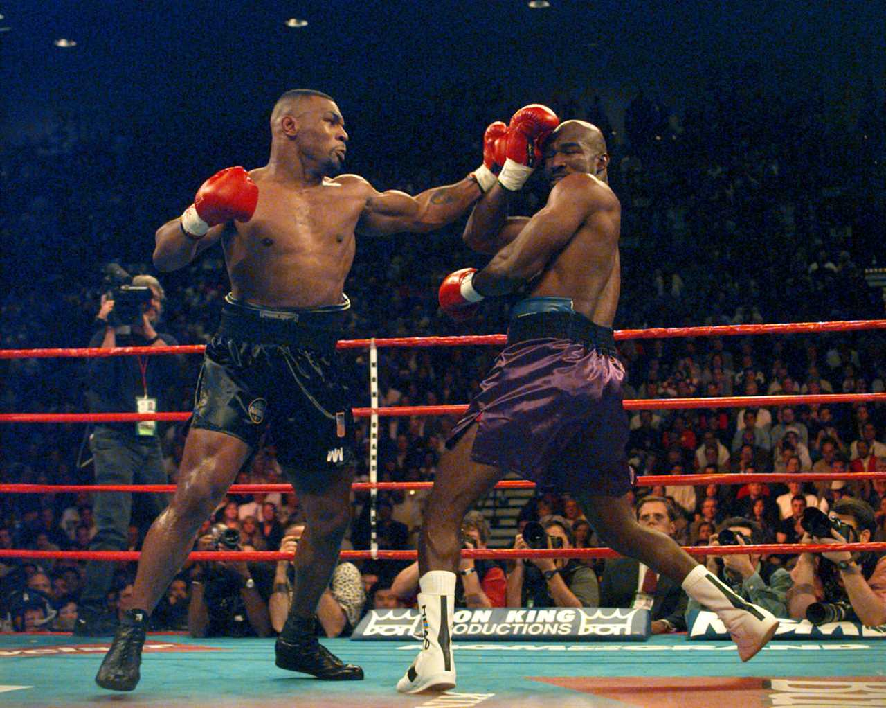 Bob Arum, the legendary promoter, reveals the hardest-hitting boxer that he has ever seen.