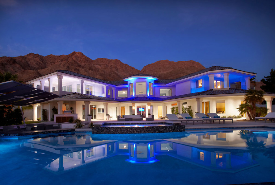 McGregor rented a Las Vegas home, 15 minutes from the Strip