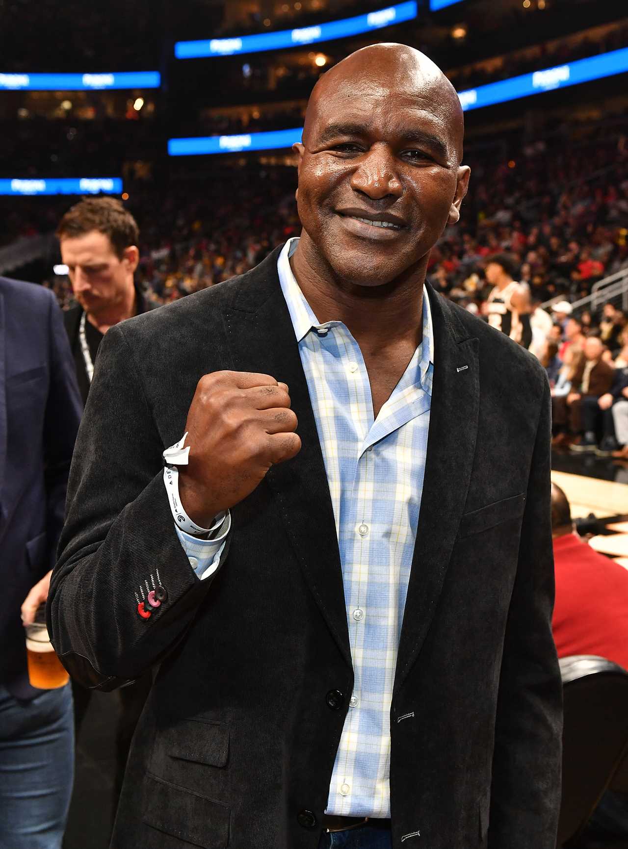 After Oleksandr Usyk's defeat, Anthony Joshua advised Evander Holyfield that he must play the game