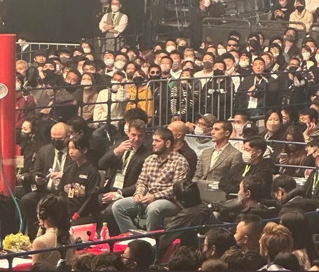 Fans demand Conor McGregor vs Khabib at Heavyweight, as a new picture emerges about a retired UFC legend