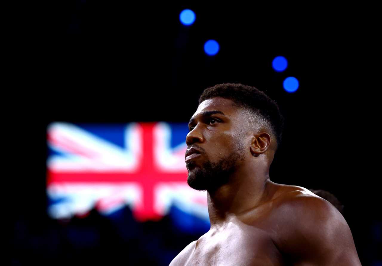 Anthony Joshua is in a 'difficult situation' and requires 'trust and connection with a new coach' after looking for a new team