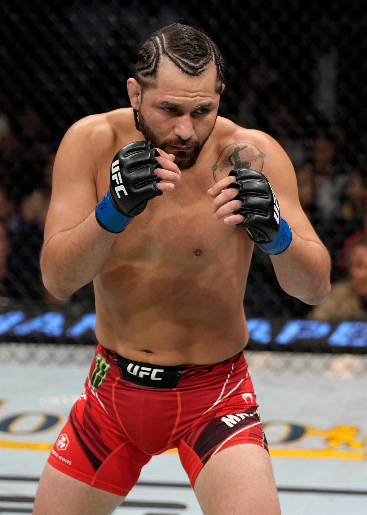 Michael Bisping urged Conor McGregor to fight Jorge Masvidal. Bisping said that UFC's star is 'never again' lightweight.