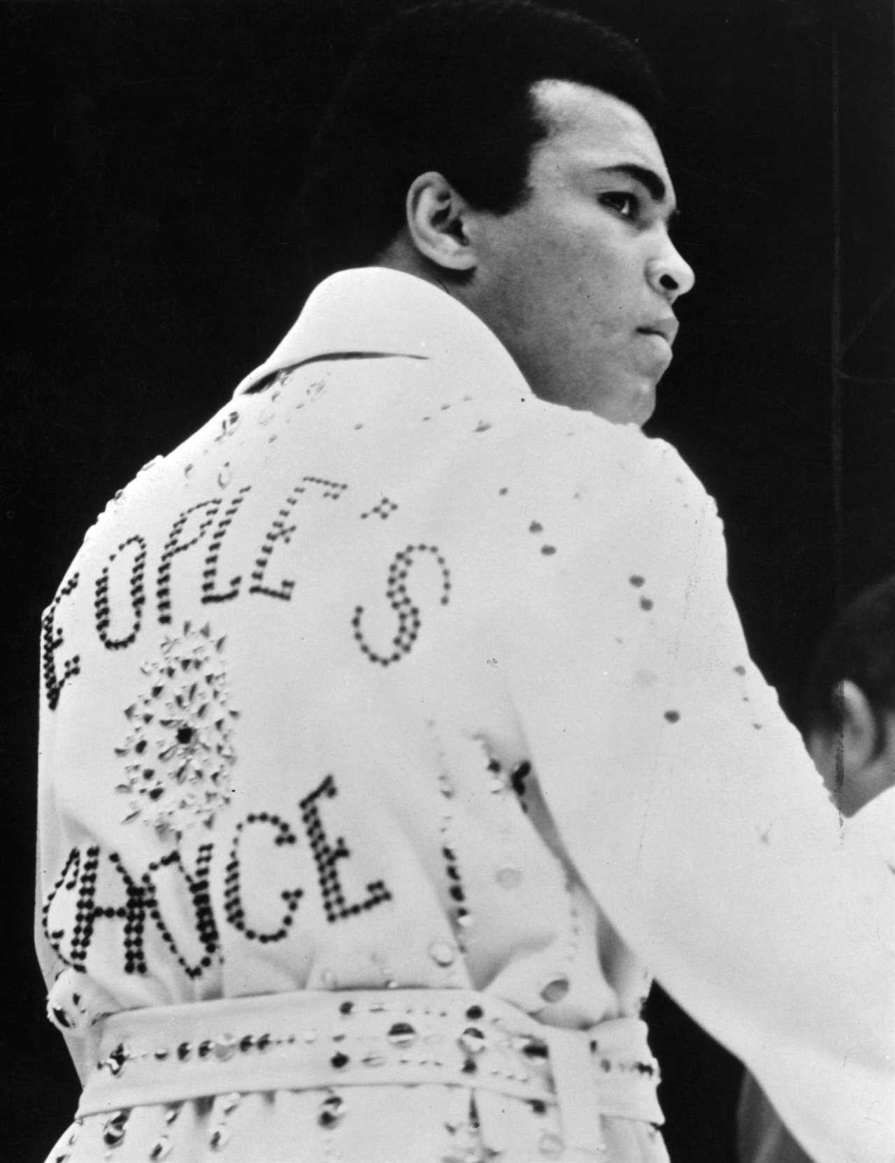 Elvis Presley stood Muhammad Ali, boxing's legend, up when he arrived at 4am to watch sparring.
