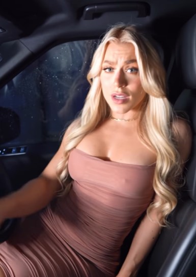 Elle Brooke, a model and boxer for OnlyFans, suffers from a wardrobe malfunction that stuns her fans with racy posts