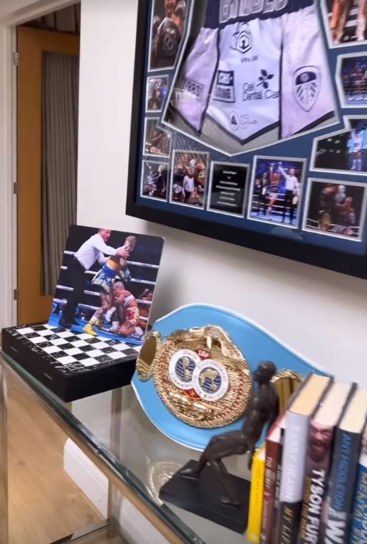 Ebanie Bridges' home has a grand piano, framed photos of bums and boobs, and biographies about TWO boxing icons