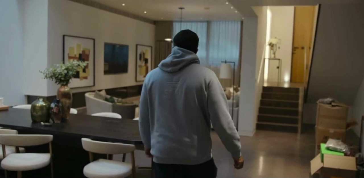 YouTuber KSI takes you on a tour of his three-storey PS10m dream house' in London.