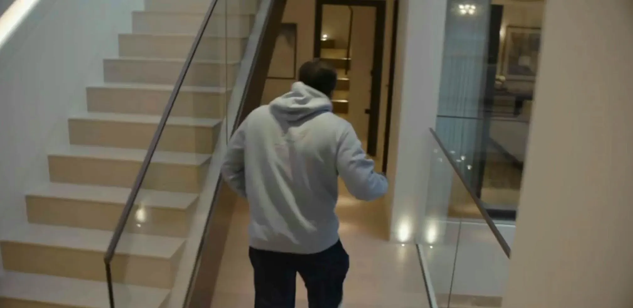 YouTuber KSI takes you on a tour of his three-storey PS10m dream house' in London.