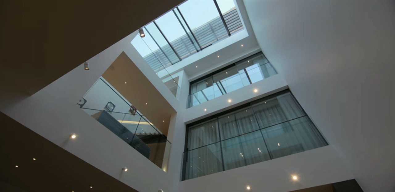 YouTuber KSI takes you on a tour of his three-storey PS10m dream house' in London.