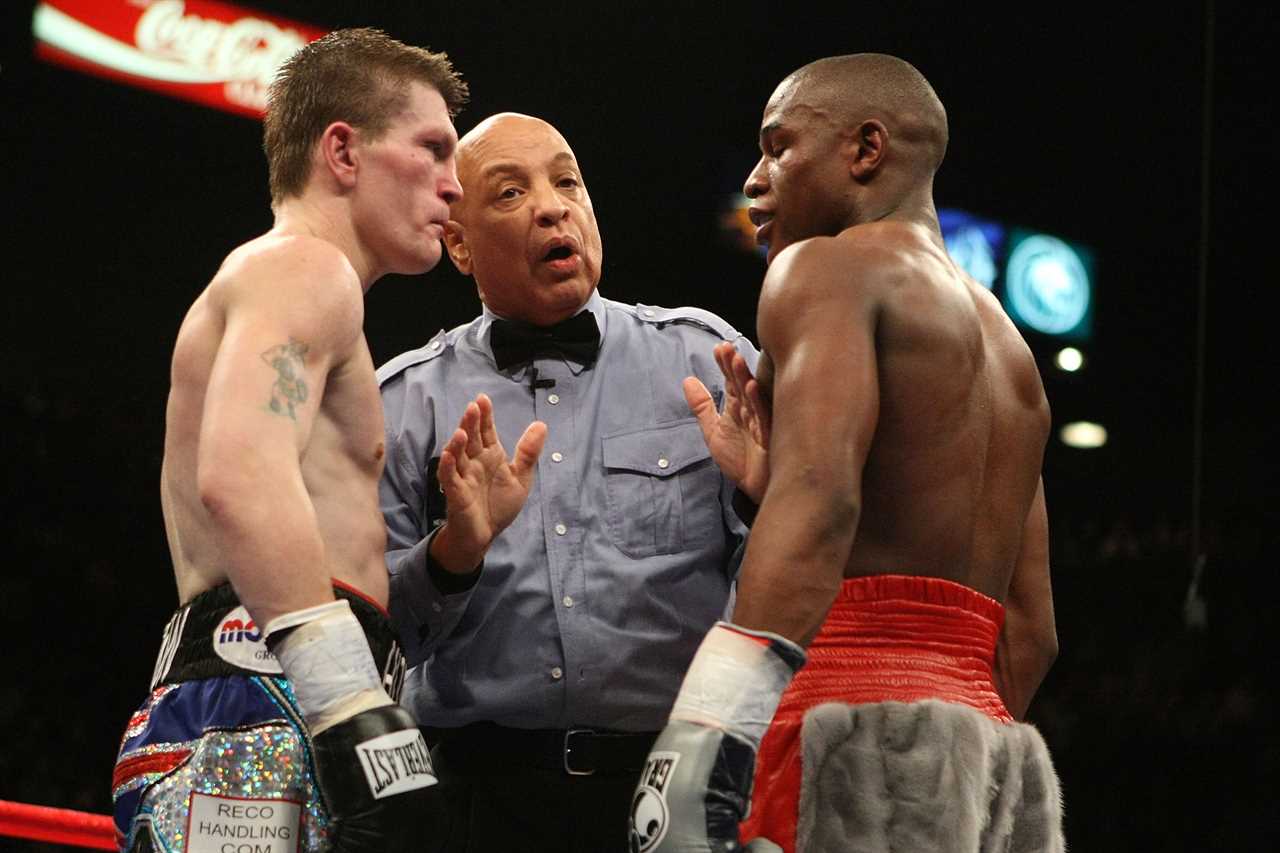 Ricky Hatton felt cheated after Floyd Mayweather's defeat in 2007. He'smelt like a rat in referee Joe Cortez