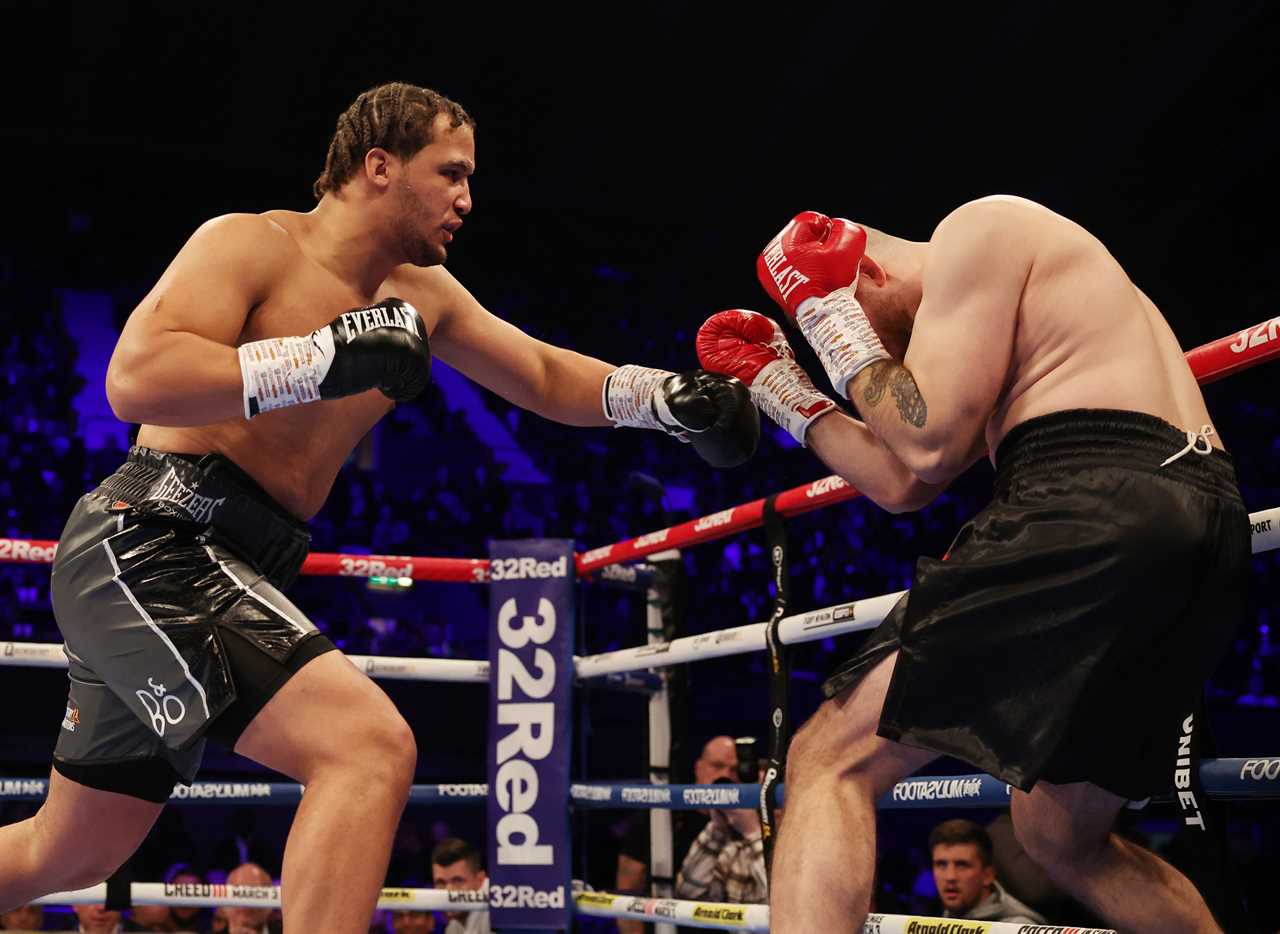 As he tries to break the record of Mike Tyson's teen fan, Moses Itauma is seen destroying his rival with a 14-SECONDKO.