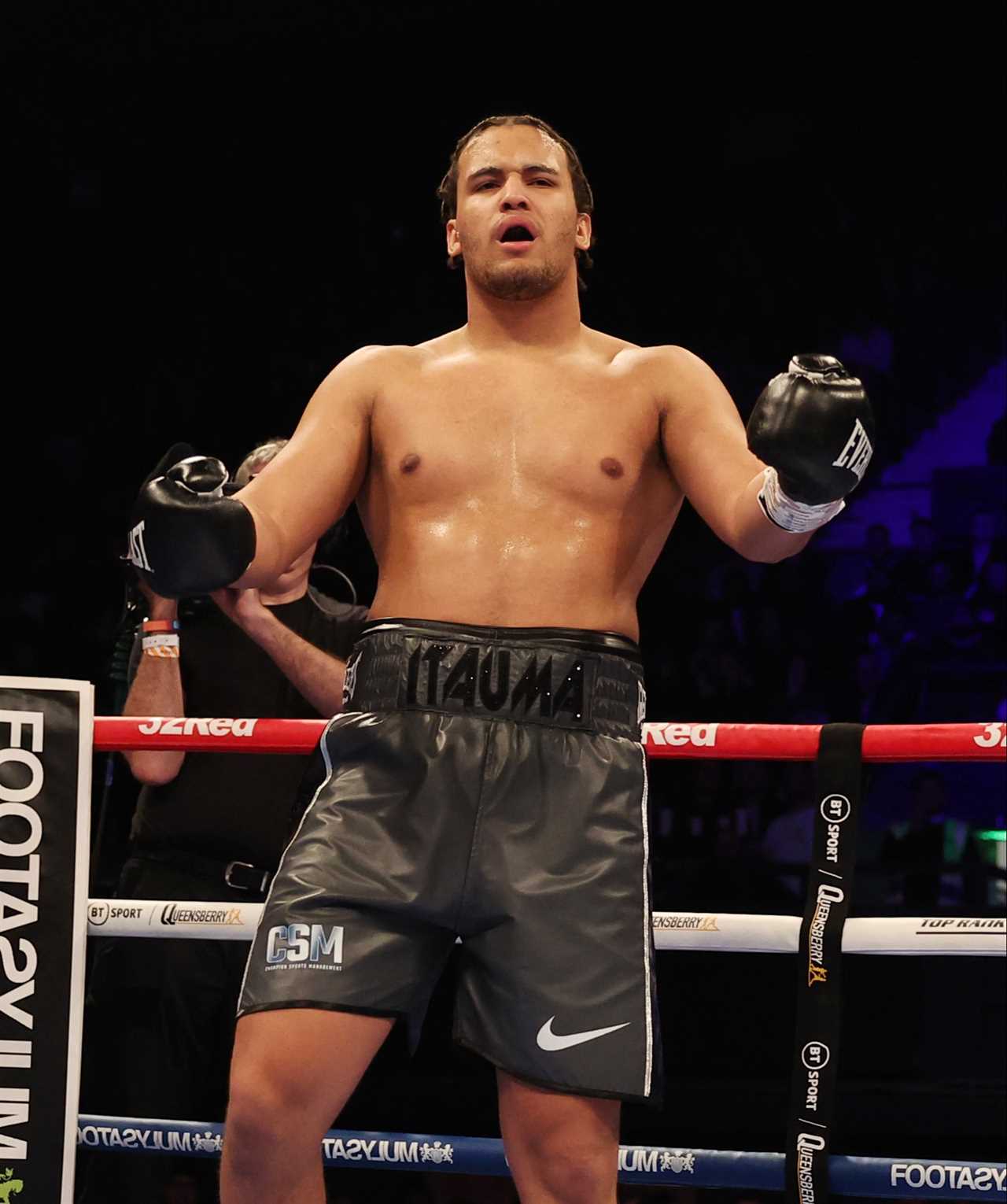 As he tries to break the record of Mike Tyson's teen fan, Moses Itauma is seen destroying his rival with a 14-SECONDKO.