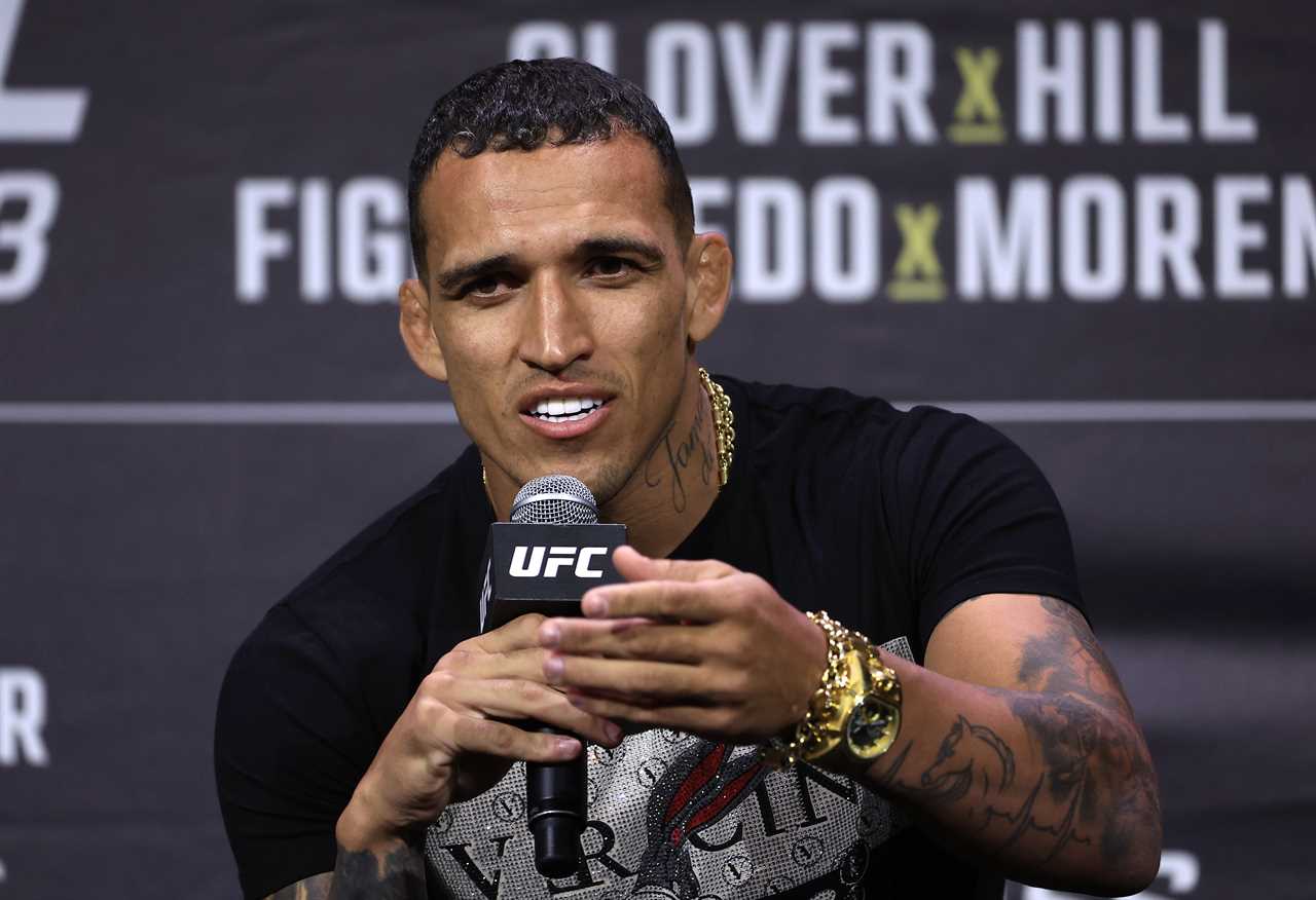 UFC rival Charles Oliveira accuses Conor McGregor of chickening out and hand-picking fights.