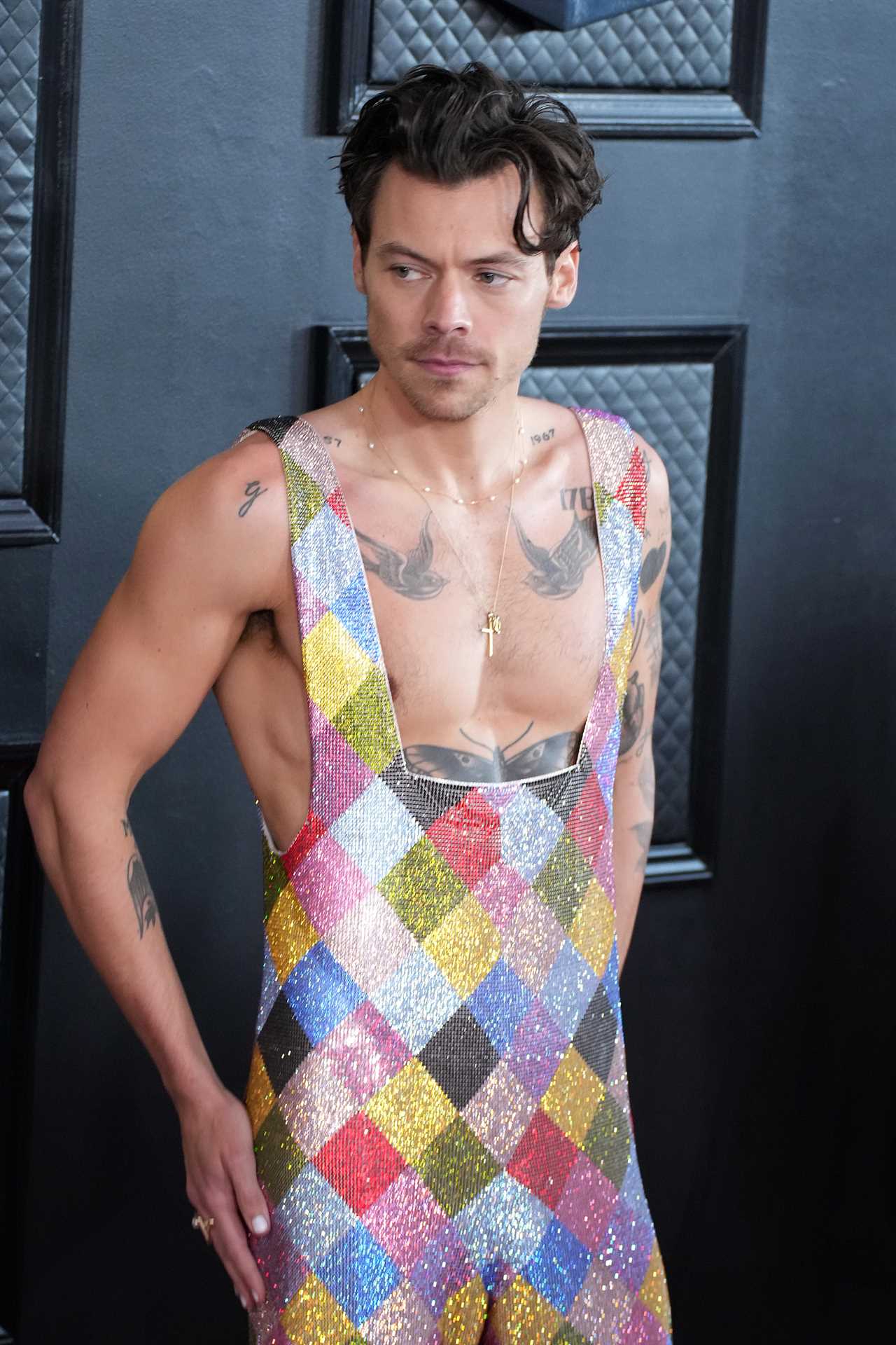 Conor McGregor brutally bullies Harry Styles for wearing a bright outfit, One Direction star shows off his chest at Grammy Awards