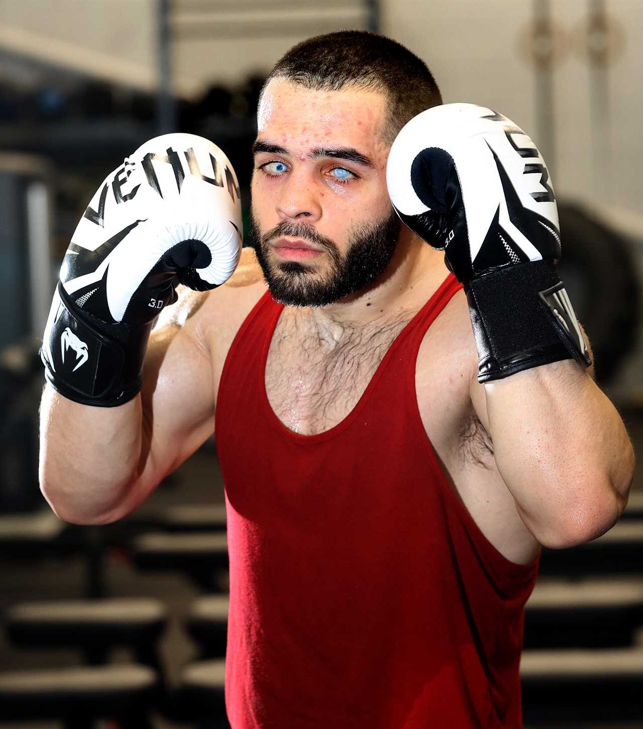 A blind amateur boxer prepares to fight his debut against a fully-sighted opponent
