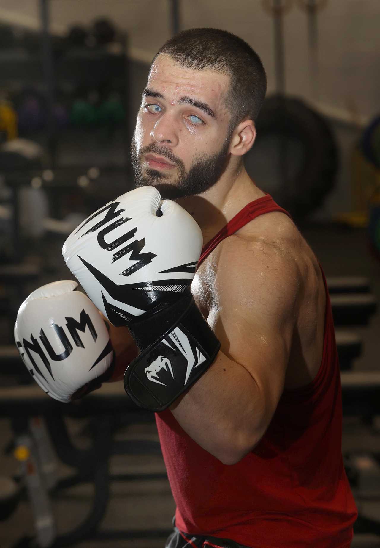 A blind amateur boxer prepares to fight his debut against a fully-sighted opponent