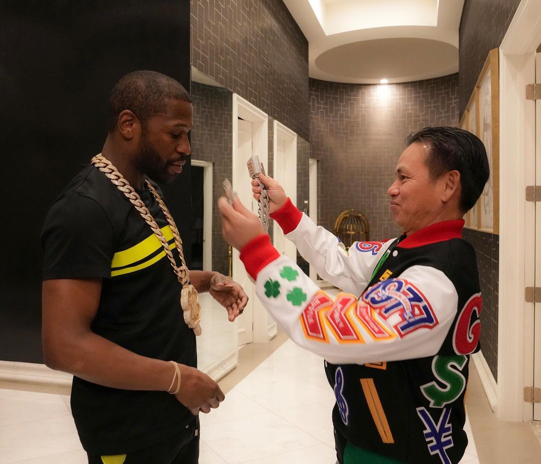 Floyd Mayweather spends $1million on white-gold, 300-carat diamond chains ahead of Aaron Chalmers fight