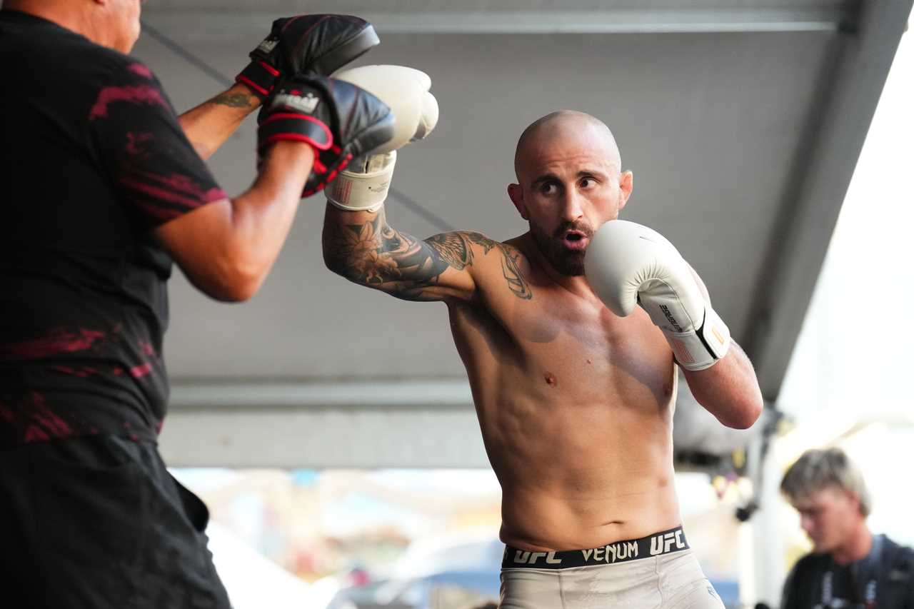 Alexander Volkanovski, an ex-rugby league star, has become a UFC champ after a body transformation that saw him lose 5 STONE