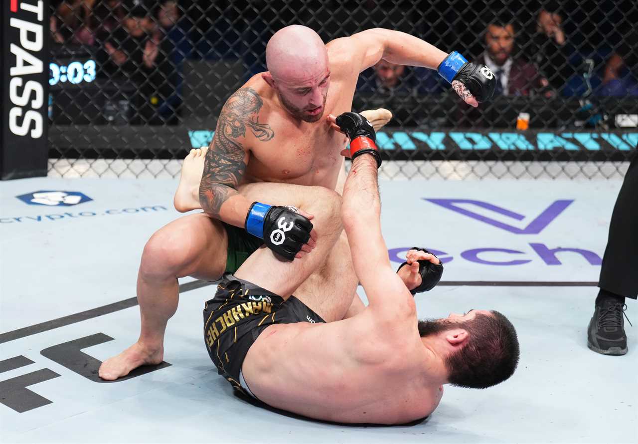 UFC 284: Islam Makhachev beats Alexander Volkanovski in a late knockdown to become P4P king