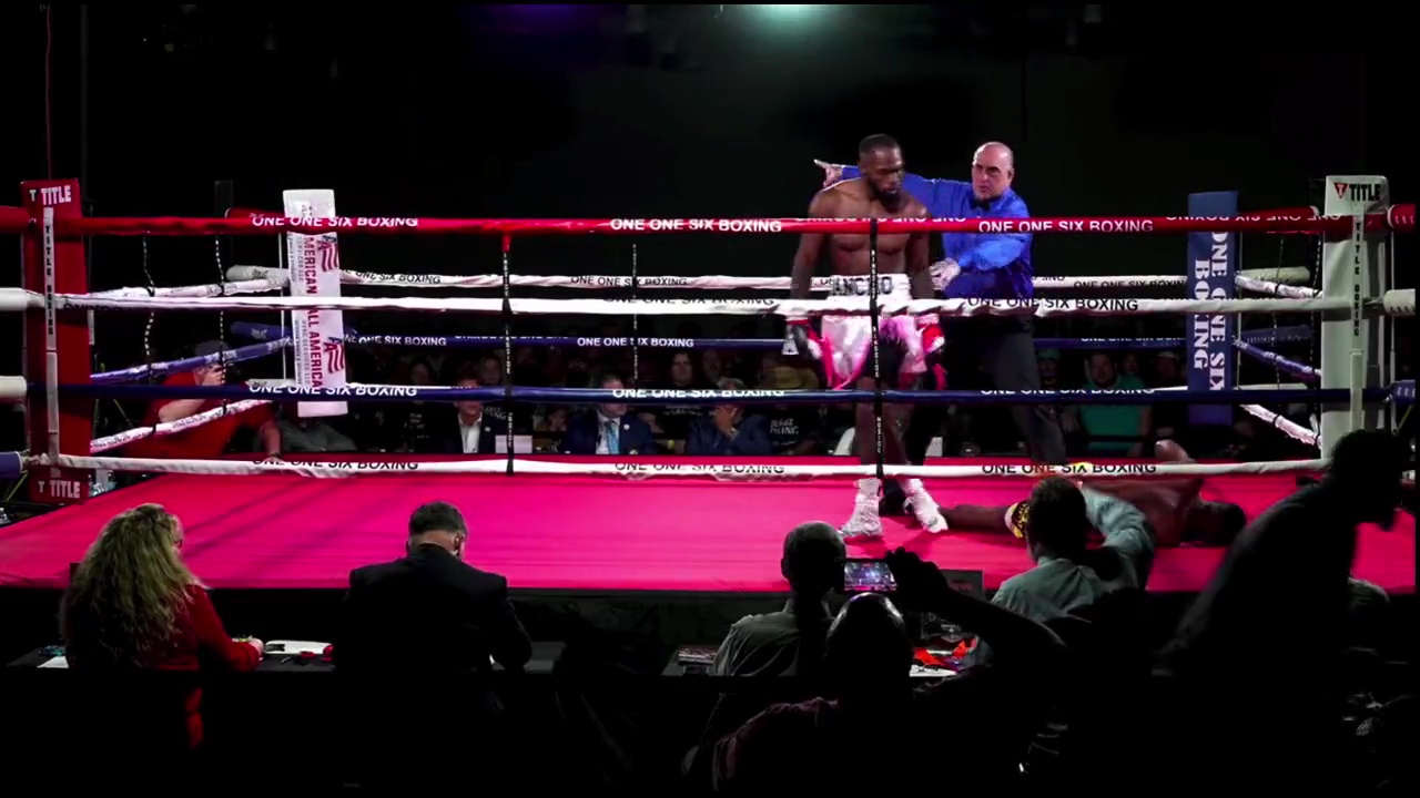 After taking stomach-churning punches, shocking moment: Boxer VOMITS all around the ring