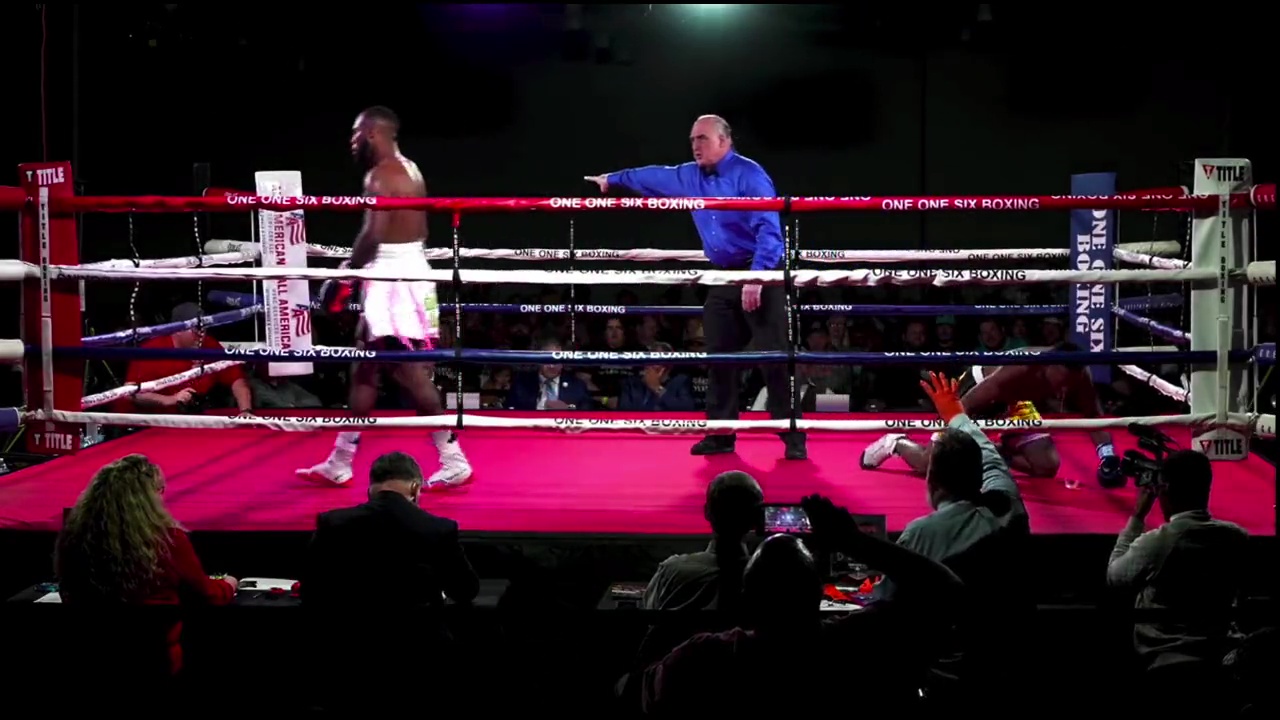 After taking stomach-churning punches, shocking moment: Boxer VOMITS all around the ring