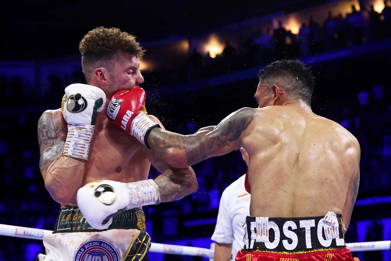 Watch Mauricio Lara's KO of Leigh Wood, which left a Brit boxer in need of oxygen.