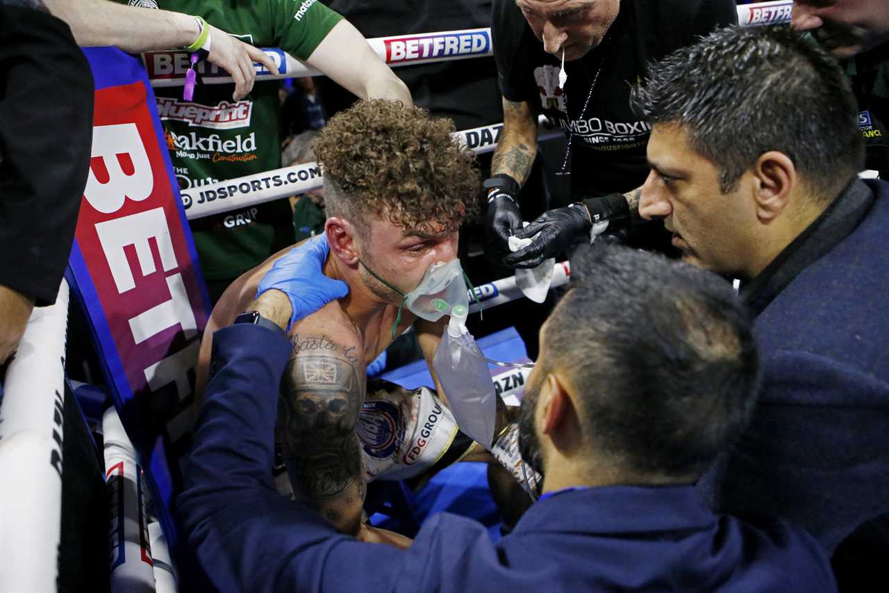 Watch Mauricio Lara's KO of Leigh Wood, which left a Brit boxer in need of oxygen.