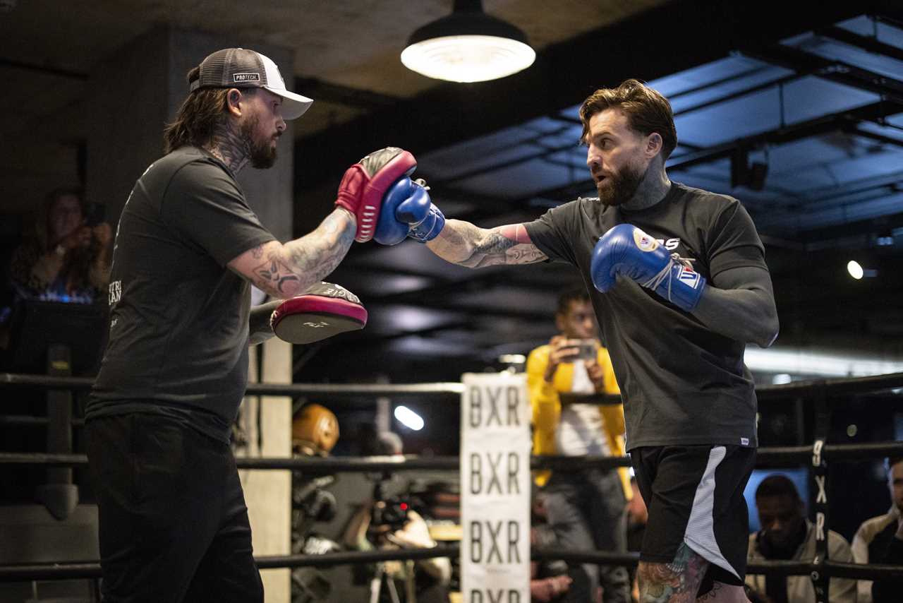 Floyd Mayweather vs Aaron Chalmers: What are the rounds and can you win by knockout.