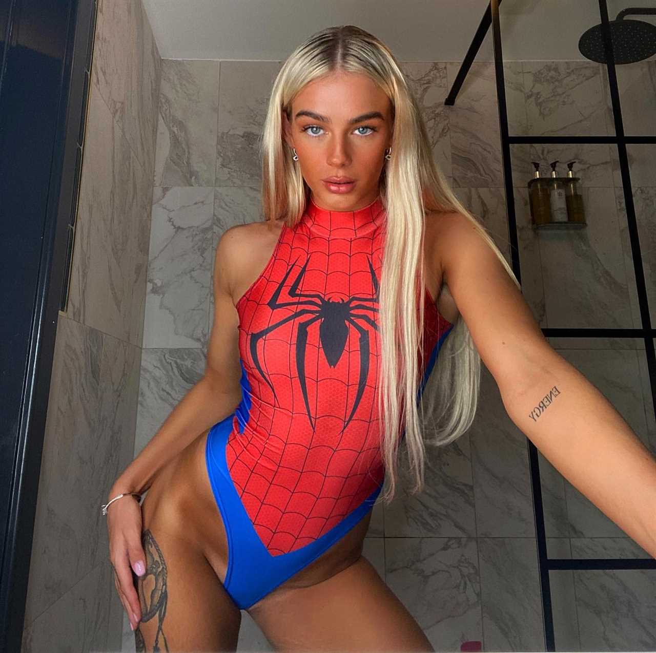 Meet OnlyFans, MMA star Sammy-Jo Luxton, who will make his boxing debut on Floyd Mayweather's undercard