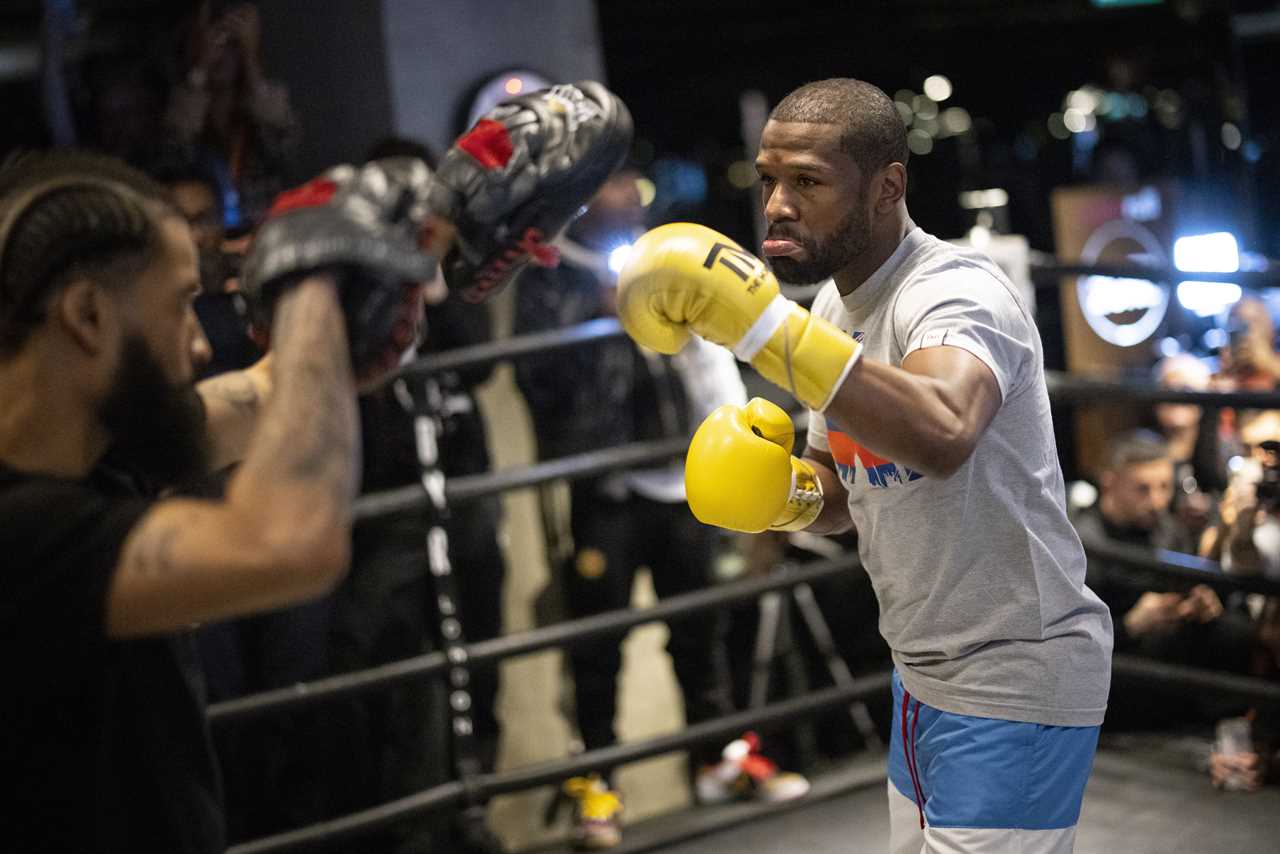 Watch Floyd Mayweather vs Aaron Chalmers live stream on Zeus Network. How to watch it?