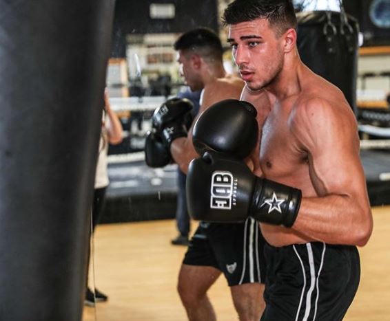 How did Tommy Fury get started boxing?