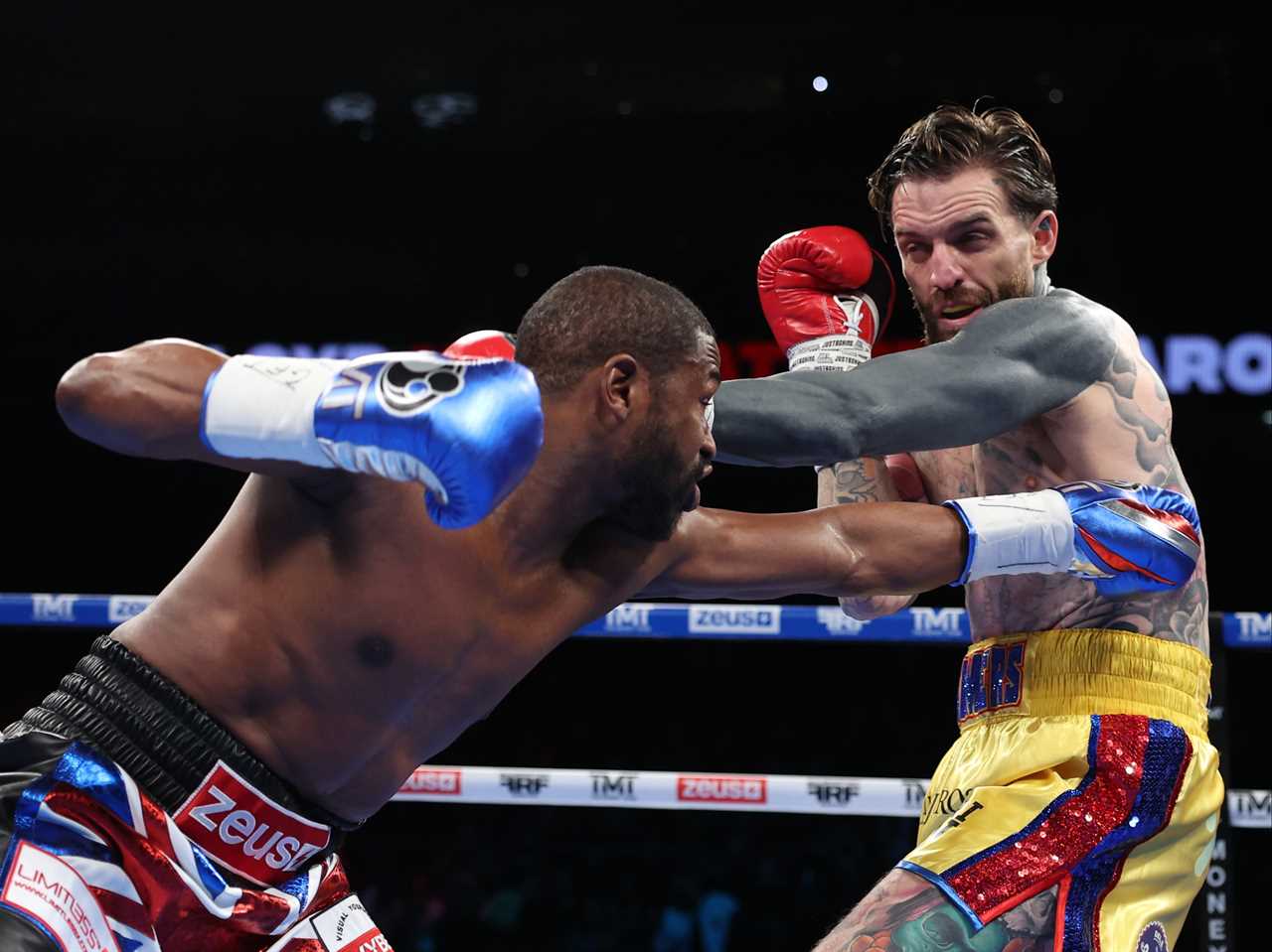 Mayweather vs Chalmers: Floyd Mayweather makes his UK debut, but the fans remain at O2 Arena as there is no-show
