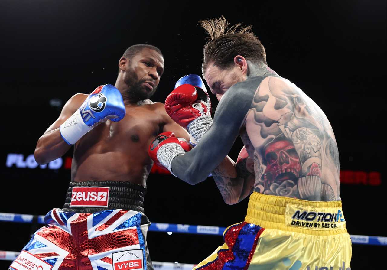 Mayweather vs Chalmers: Floyd Mayweather makes his UK debut, but the fans remain at O2 Arena as there is no-show