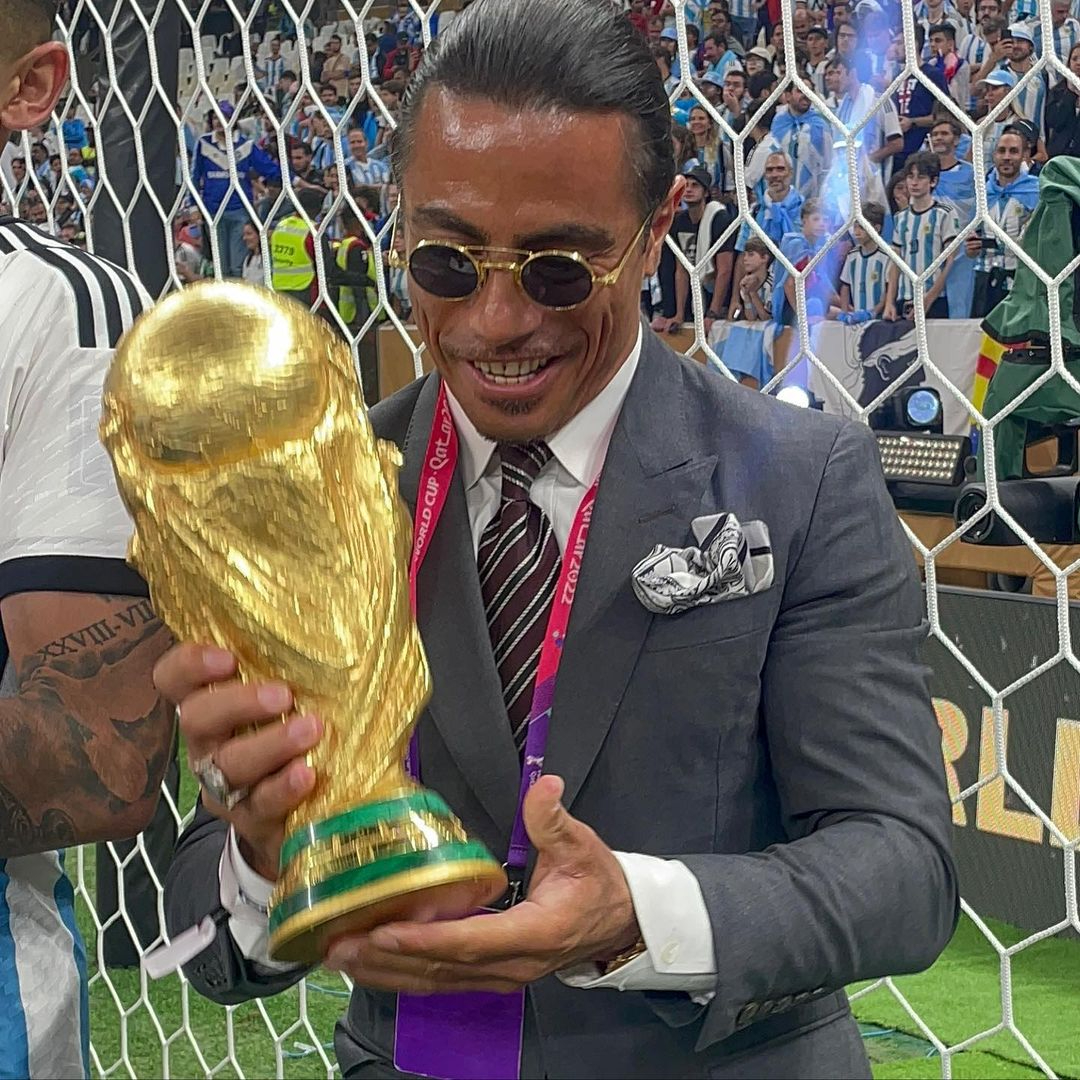 After photobombing Mike Tyson, Cristiano Ronaldo and Derek Chisora, boxing fans liken Derek Chisora with 'Salt Bae At the World Cup'