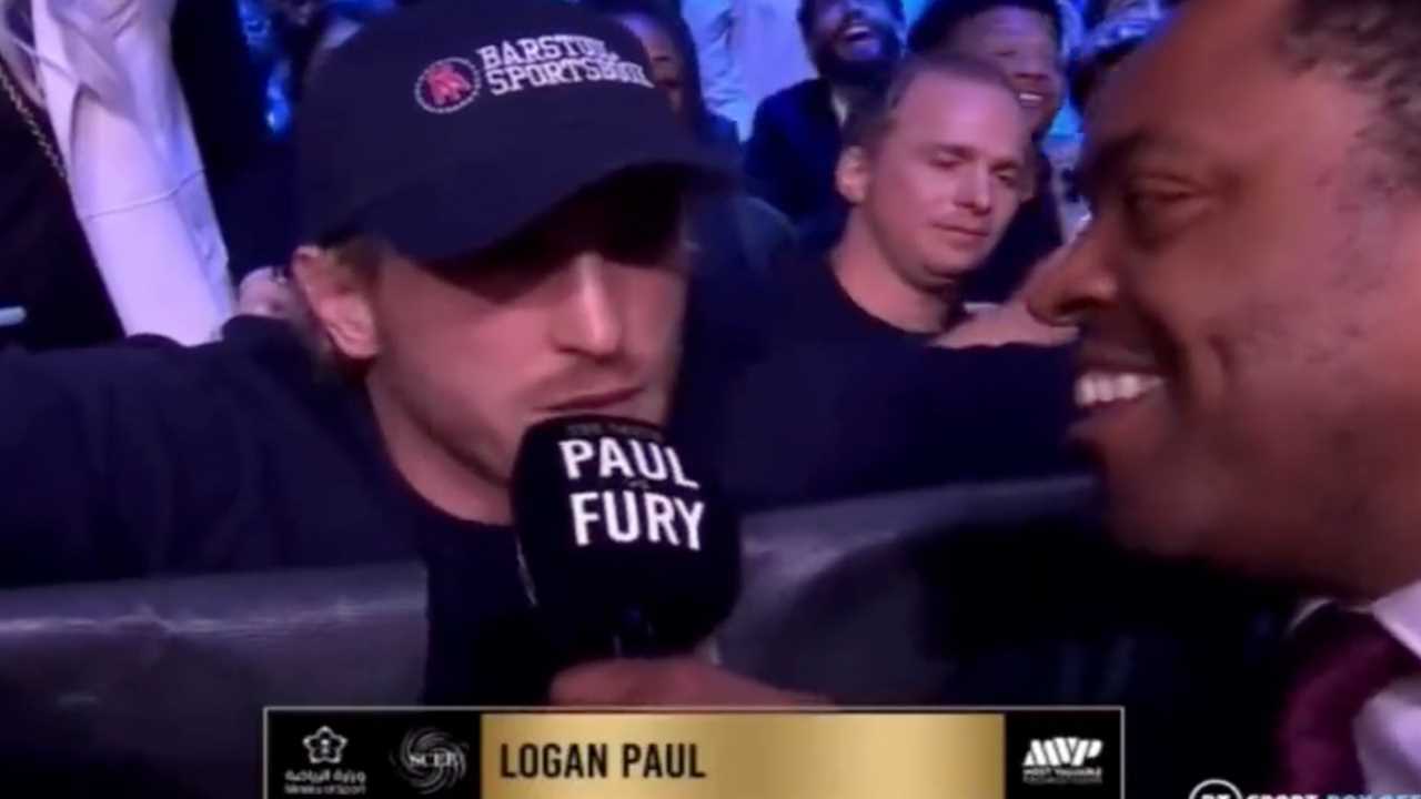 Jake Paul vs Tommy Fury: The ringside reporter makes a blunder and tells Logan that he loves Logan.