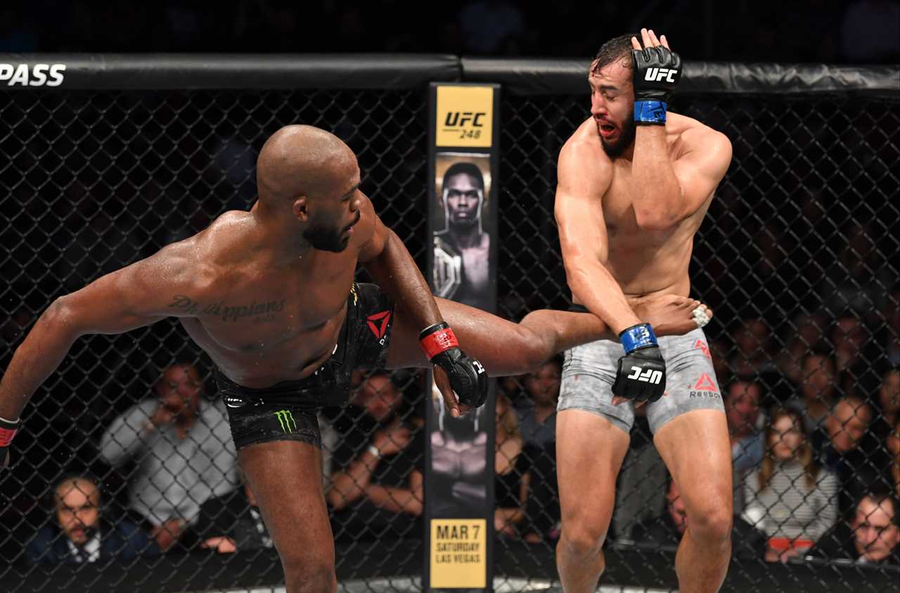 Jon Jones' massive UFC 285 body transformation included a 4500 calorie diet and 227kg deadlifts. A 136kg bench press was also part of the transformation.