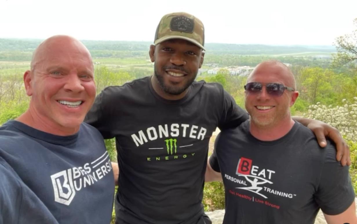 Jon Jones' massive UFC 285 body transformation included a 4500 calorie diet and 227kg deadlifts. A 136kg bench press was also part of the transformation.