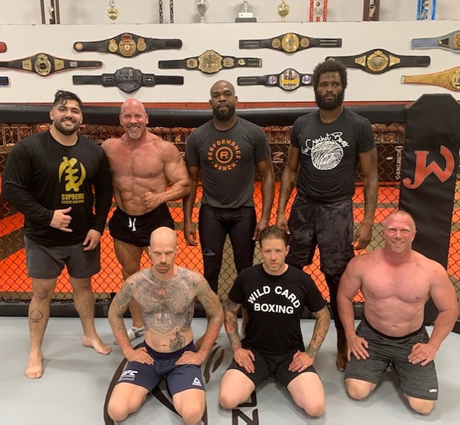 Jon Jones' massive UFC 285 body transformation included a 4500 calorie diet and 227kg deadlifts. A 136kg bench press was also part of the transformation.