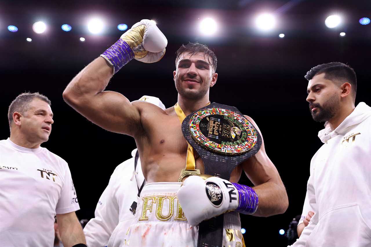 Fans were convinced Tommy Fury was knocked to the ground by Jake Paul. They did not lose their faith as new footage emerged.