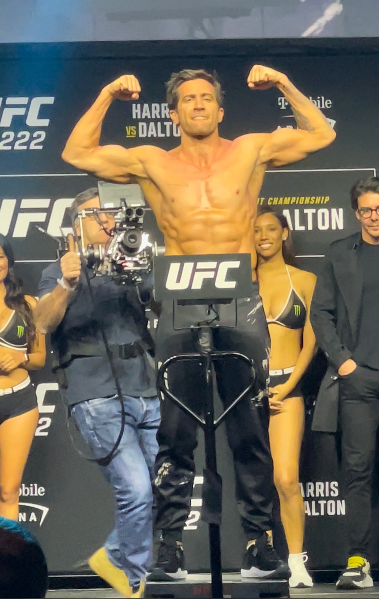 You can see Jake Gyllenhaal shredded film scene at Roadhouse with Conor McGregor during UFC 285 weigh in and watch the fans go insane