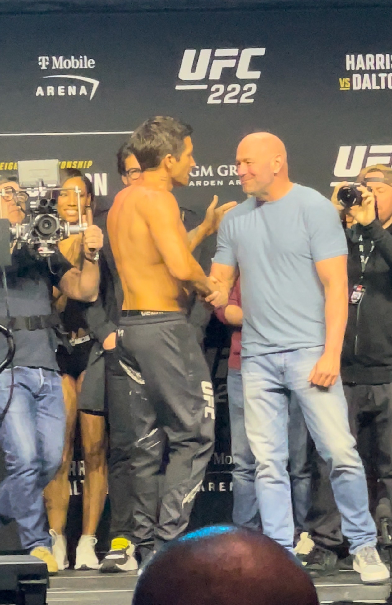 You can see Jake Gyllenhaal shredded film scene at Roadhouse with Conor McGregor during UFC 285 weigh in and watch the fans go insane