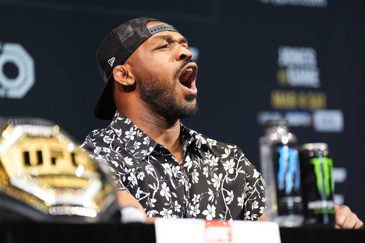 Conor McGregor predicts Jon Jones vs Ciryl Gae at UFC 285 and gives his prediction.