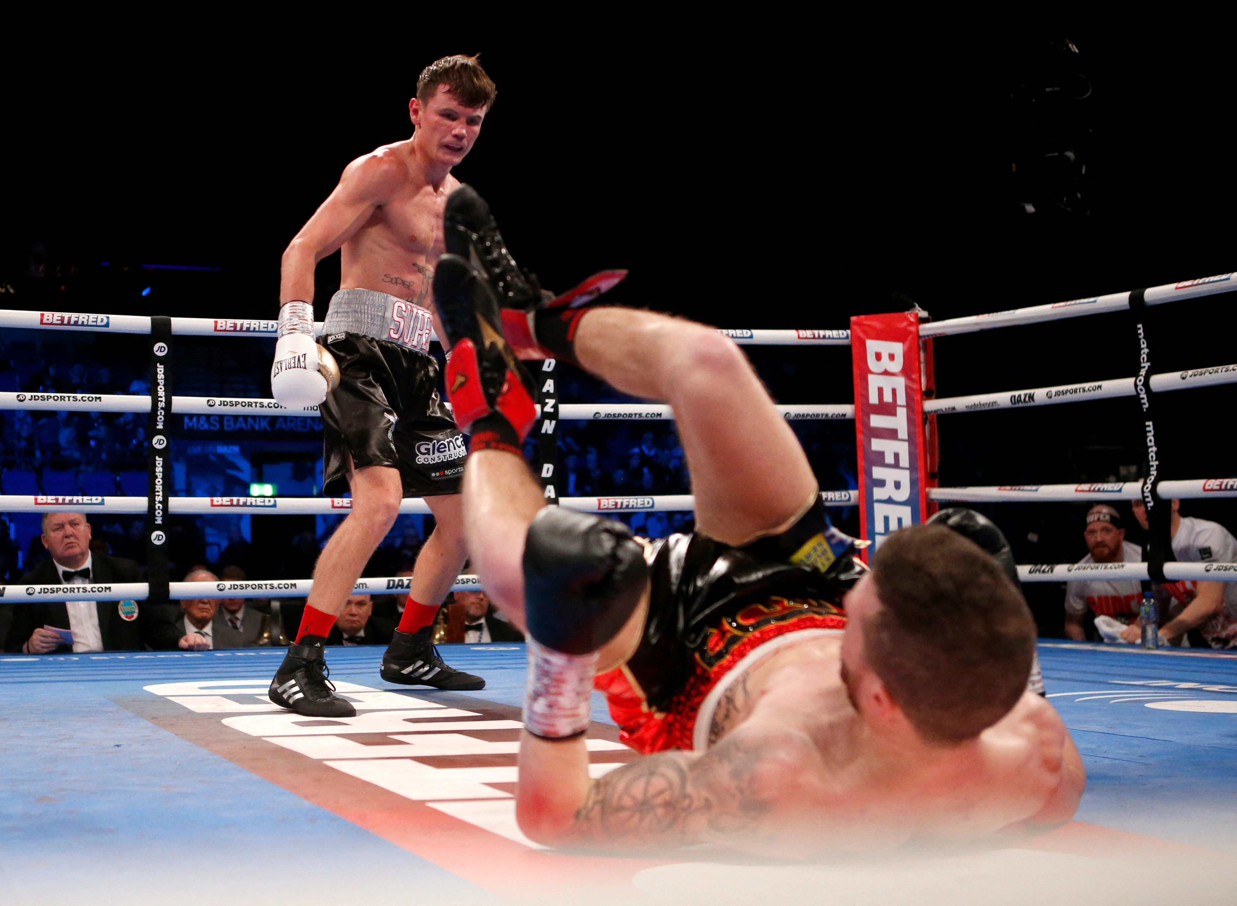 Boxing fans are squeamish when Brit Robbie Davies Jr is injured in the ankle during a loss to Darragh Folley